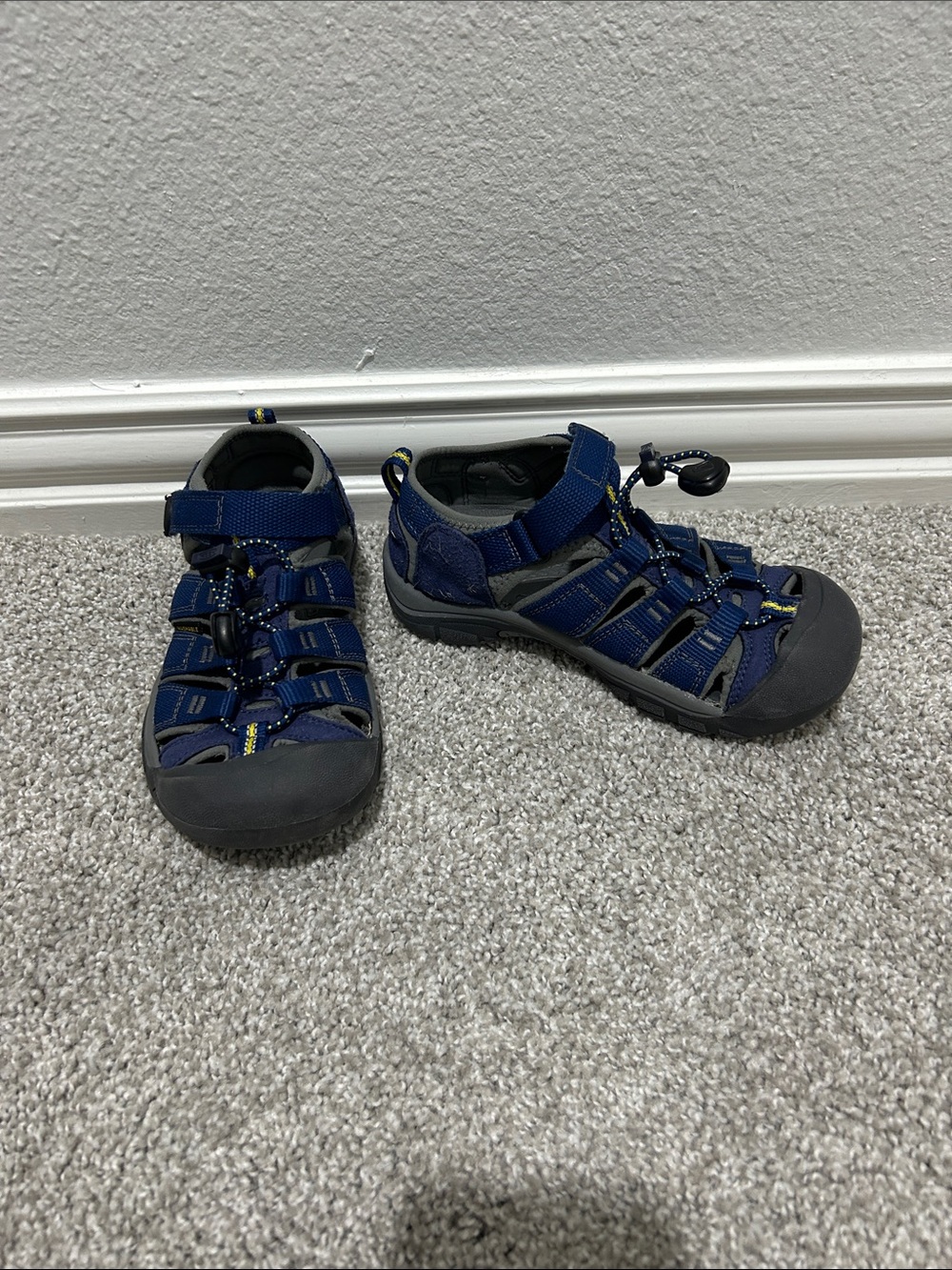 Keens Newport closed toe sandals - 13C